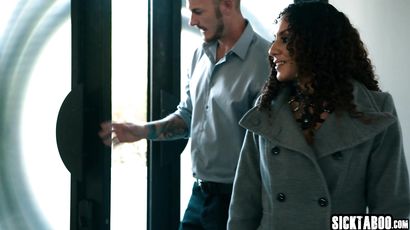 Arousing Mom Is Here To Spice Up Marriage