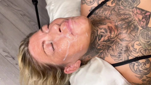 Nottingham Shemale Sucks Cock🌭 And Receives A Big Facial