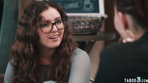 Curves CIS Bitch Banged By A TS Waitress