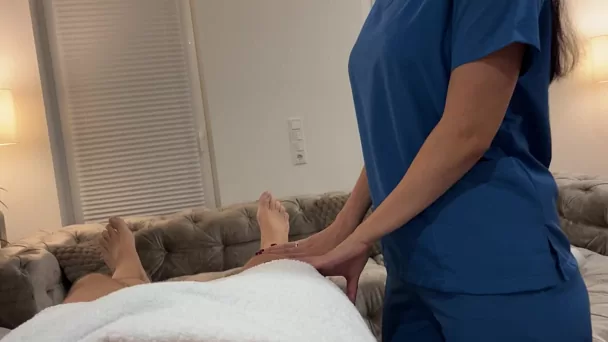 A Simple Massage Turned Into A Blowjob Surprise From My Wife